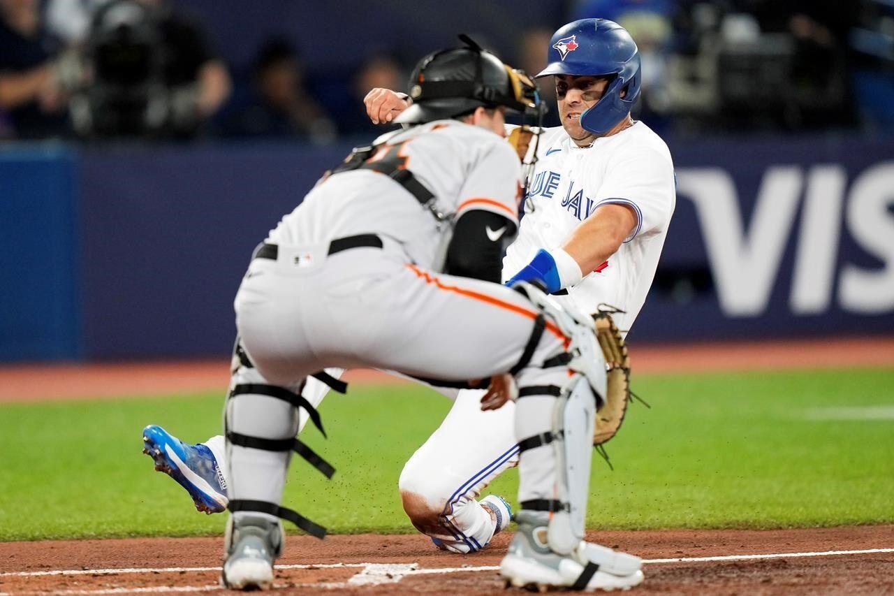 Royals win 4th straight, rally past retooling Mets 7-6 on 10th-inning balk