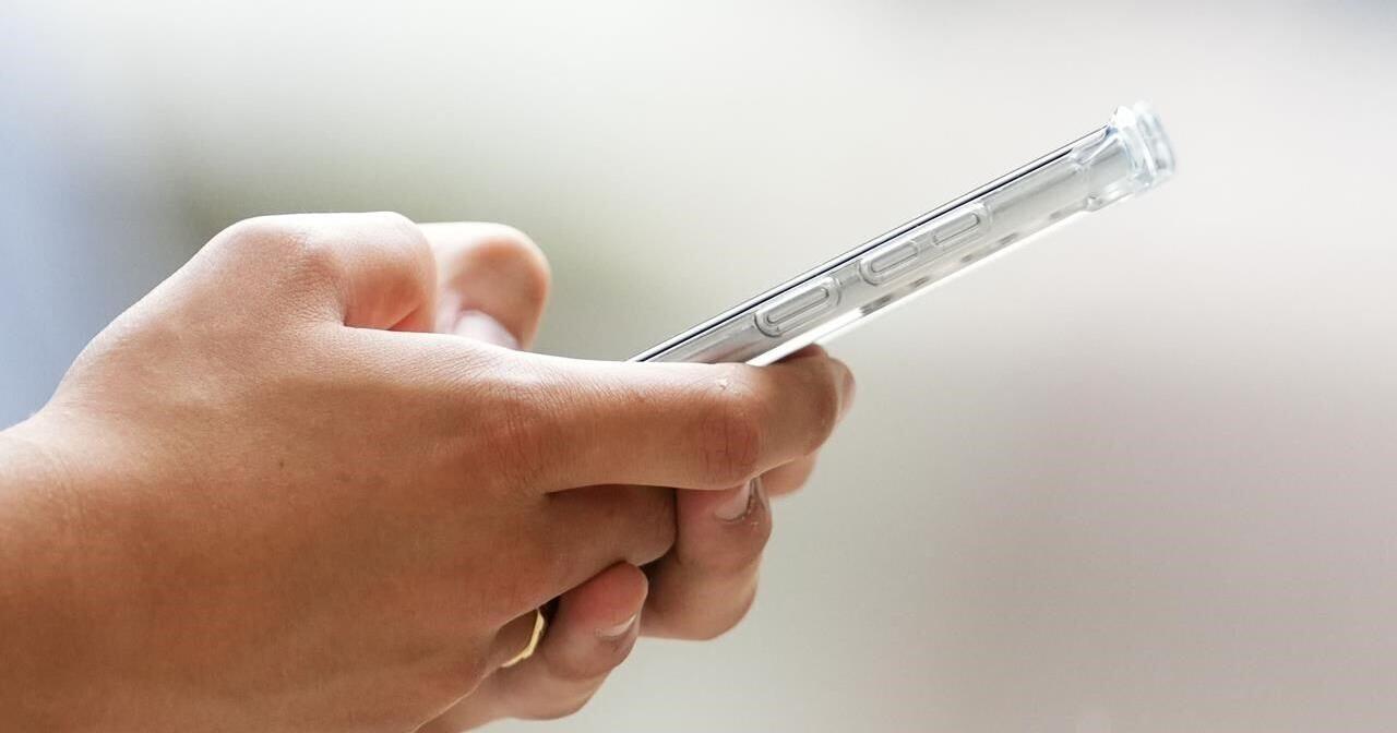 Family phone plans hinder escape from domestic violence: Women's Shelters Canada - Vimarsana News