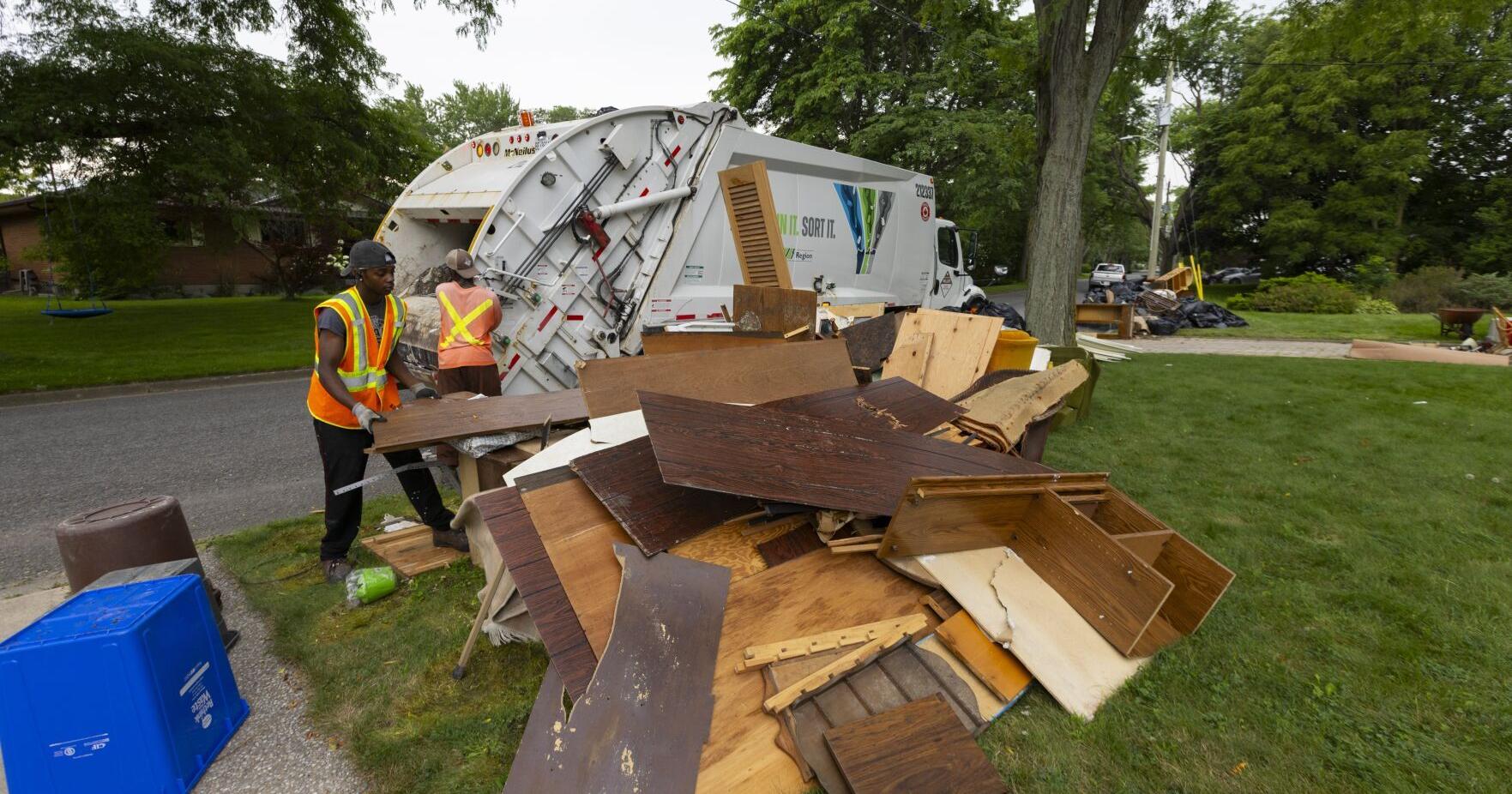 Niagara letters Aug . 22 : Sanitation staff are heroes