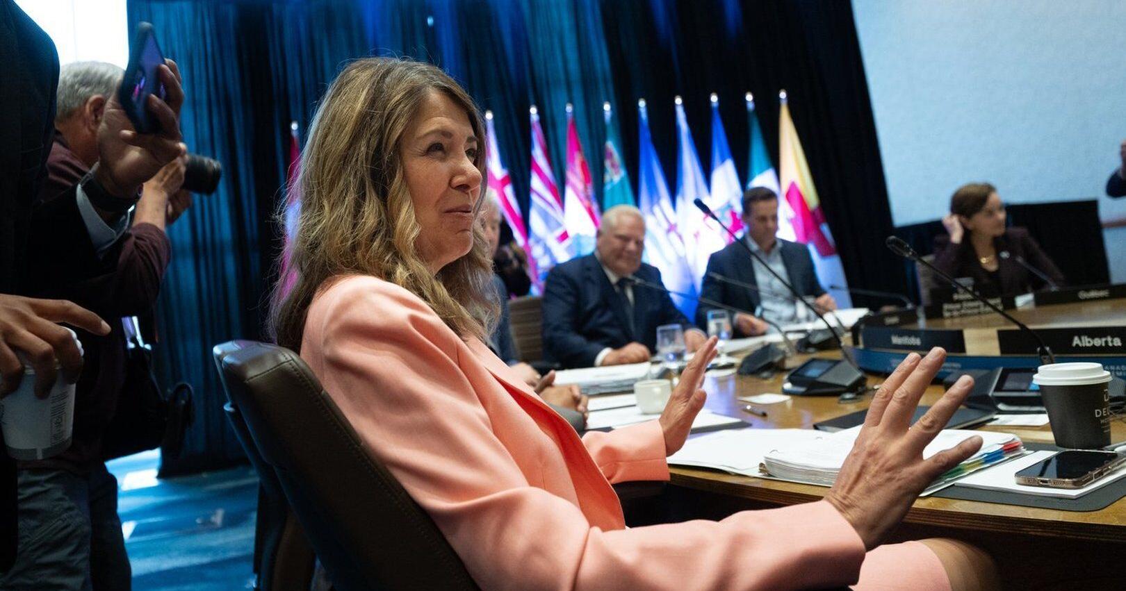 Alberta Smith wants Ottawa to resume negotiations with U . S . before counter - tariffs