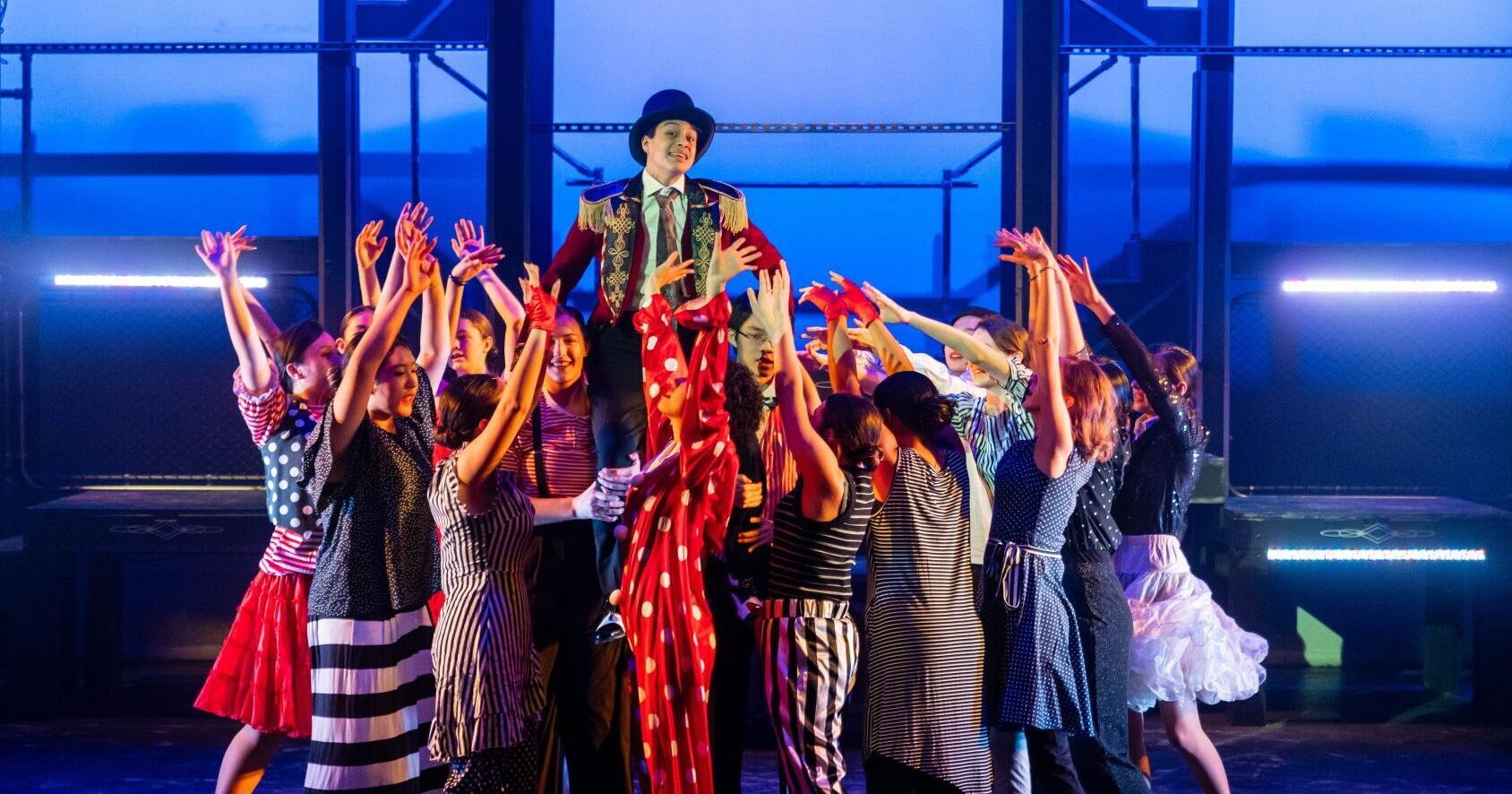 'Chicago': Passion meets dedication in Ridley production - Vimarsana News