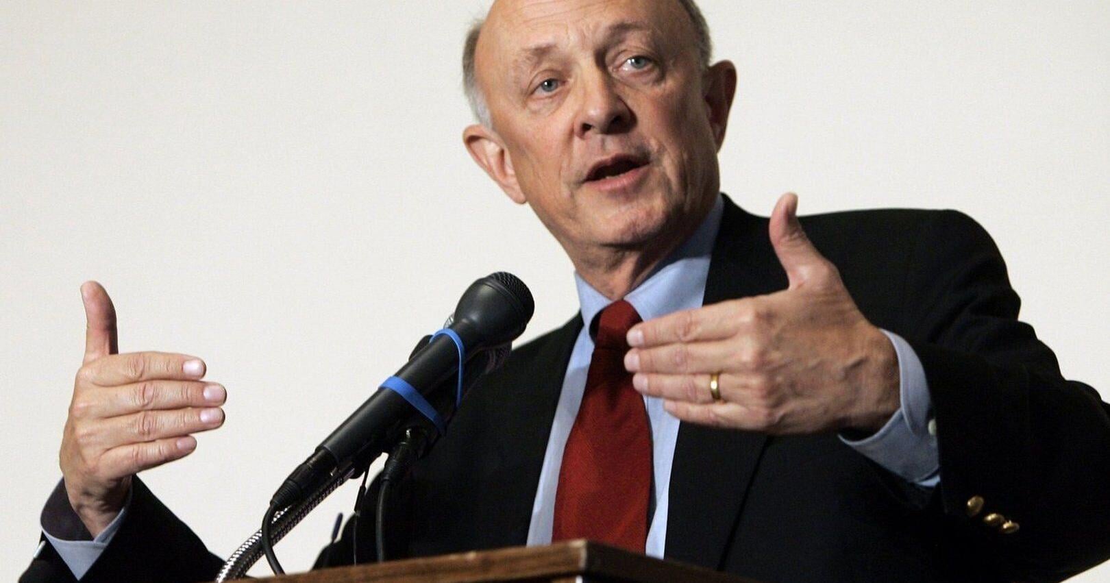 R . James Woolsey , CIA director during the Clinton administration , dies at 84