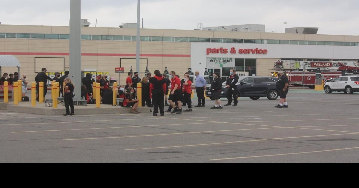Welland Canadian Tire store evacuates for garbage compactor fire