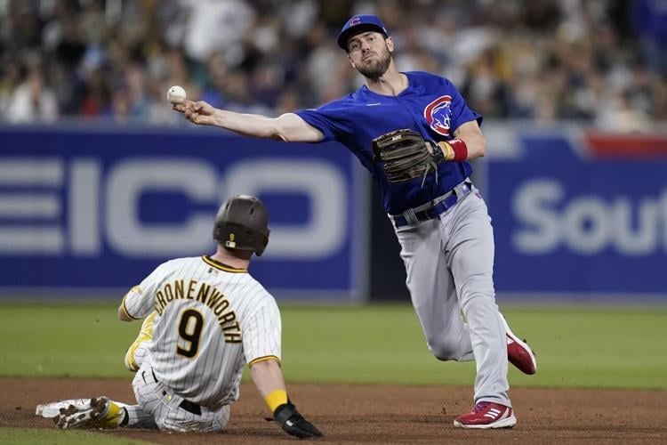 Hendricks shuts down reeling Pirates as Cubs complete 3-game sweep