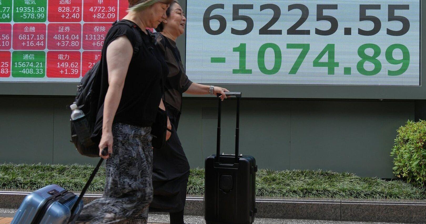 Asian shares are mostly lower as Kospi falls 4 % and tech giants decline on Wall Street