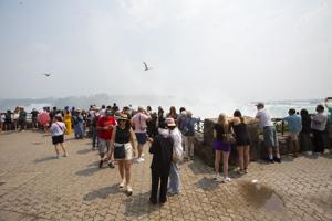 'How the way things roll': Niagara Falls tourism industry weathering smoky skies