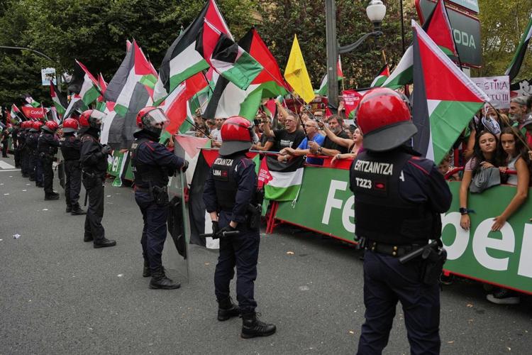 Anti Israel protests turn the Spanish Vuelta cycling race into a