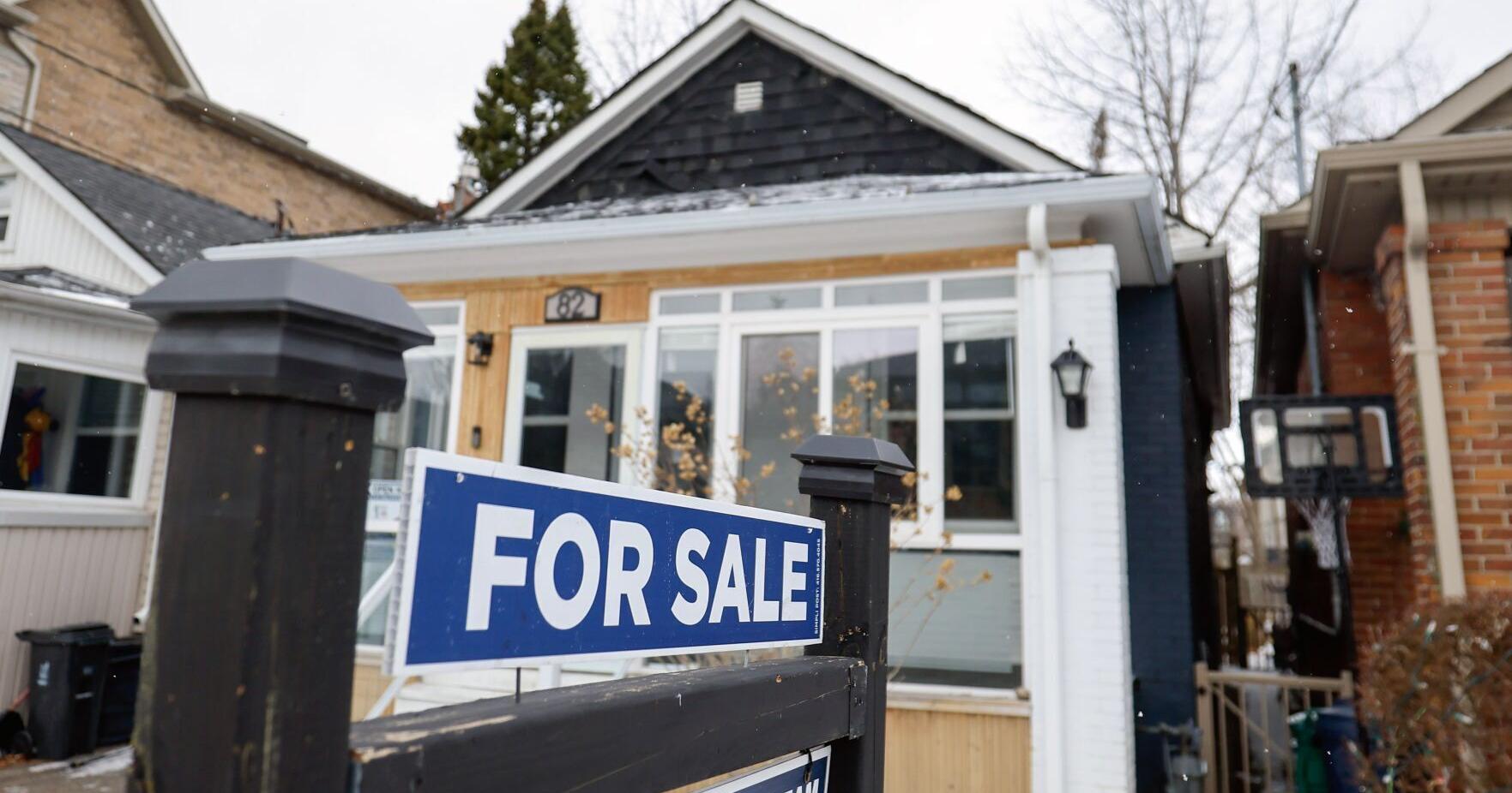 Canadian variable - rate mortgages surge amid key rate hold