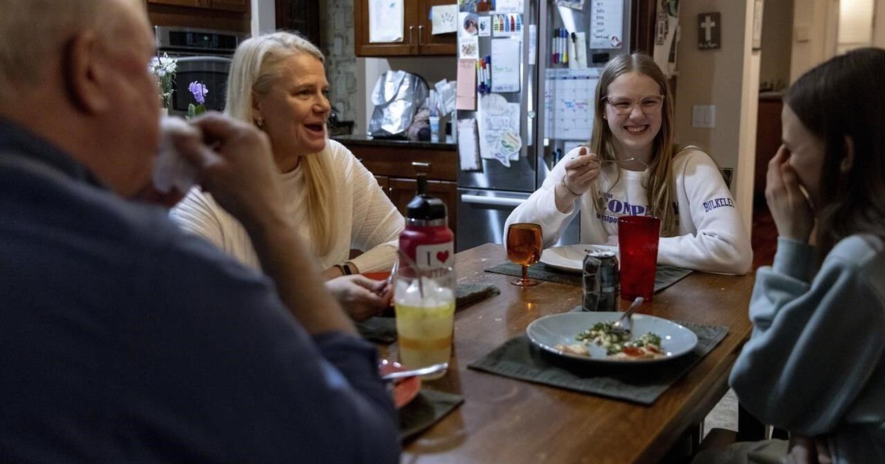 Life as a teen without social media isn't easy. These families are navigating adolescence offline - Vimarsana News