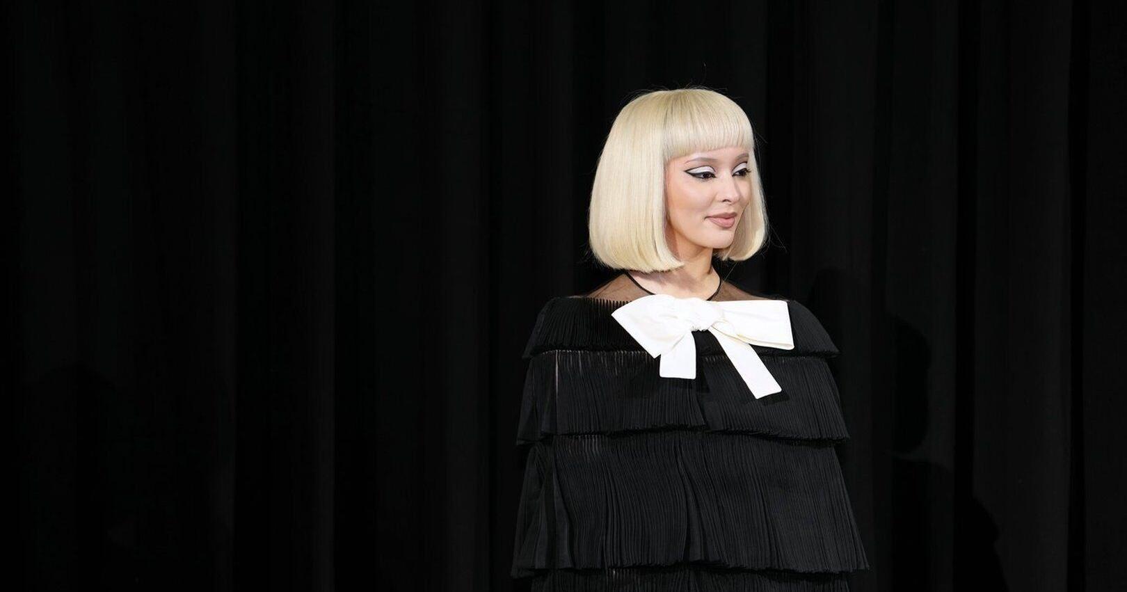 Valentino opens post - Garavani couture with somber note , then high drama