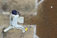 Brewers' Rowdy Tellez has surgery after hurting finger in accident