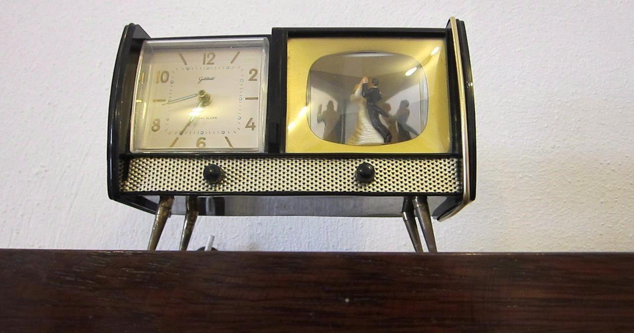 'Daylight saving time confuses me:' Canadians prepare to adjust clocks - Vimarsana News