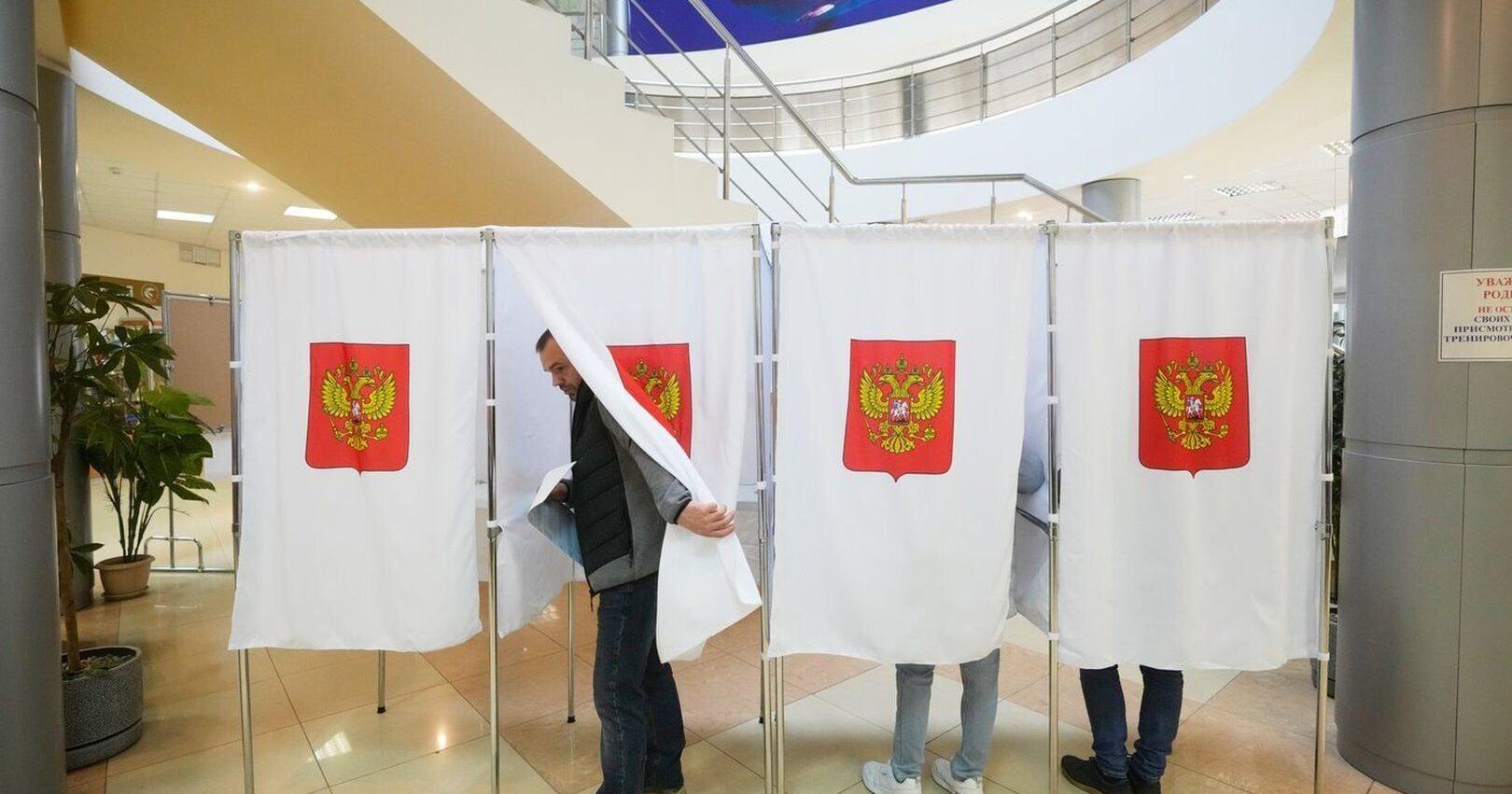 Russian election observer loses consciousness during arrest by police , opposition party says