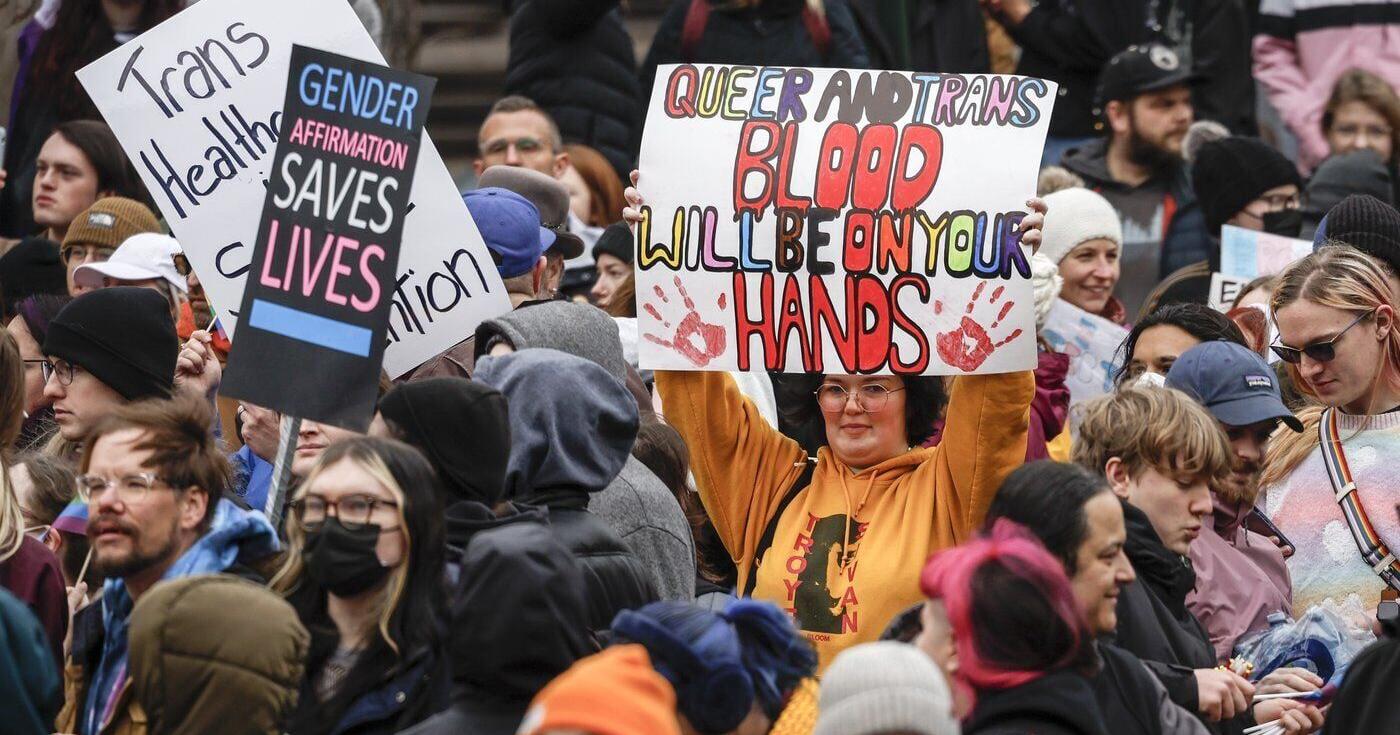 Advocates ask Ottawa to call inquiry into Alberta , Saskatchewan transgender laws