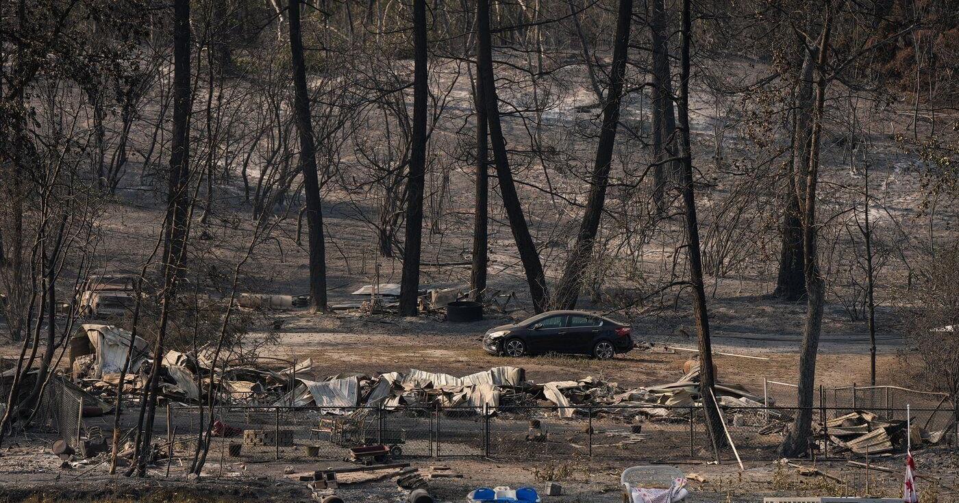 Dry lightning , hot weather expected to increase wildfire conditions in B . C . Interior