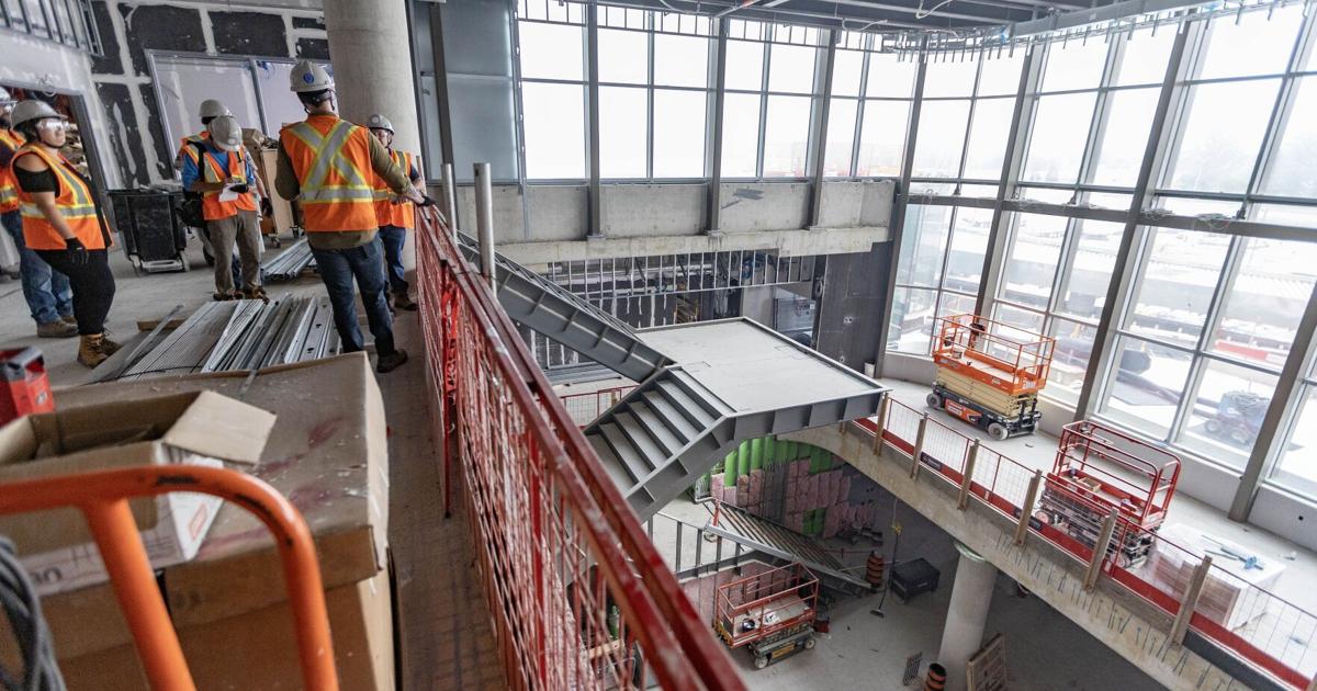 South Niagara hospital passes halfway point in construction