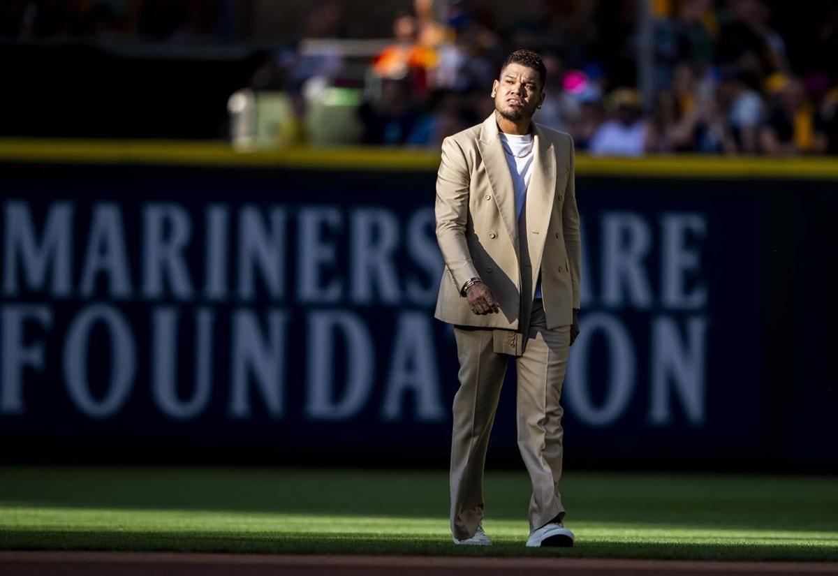 Felix Hernandez Inducted into Seattle Mariners Hall of Fame in Emotional  Ceremony - Fastball