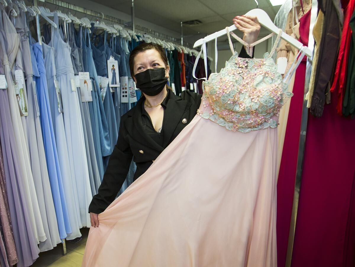 Boutiques for prom dresses near outlet me