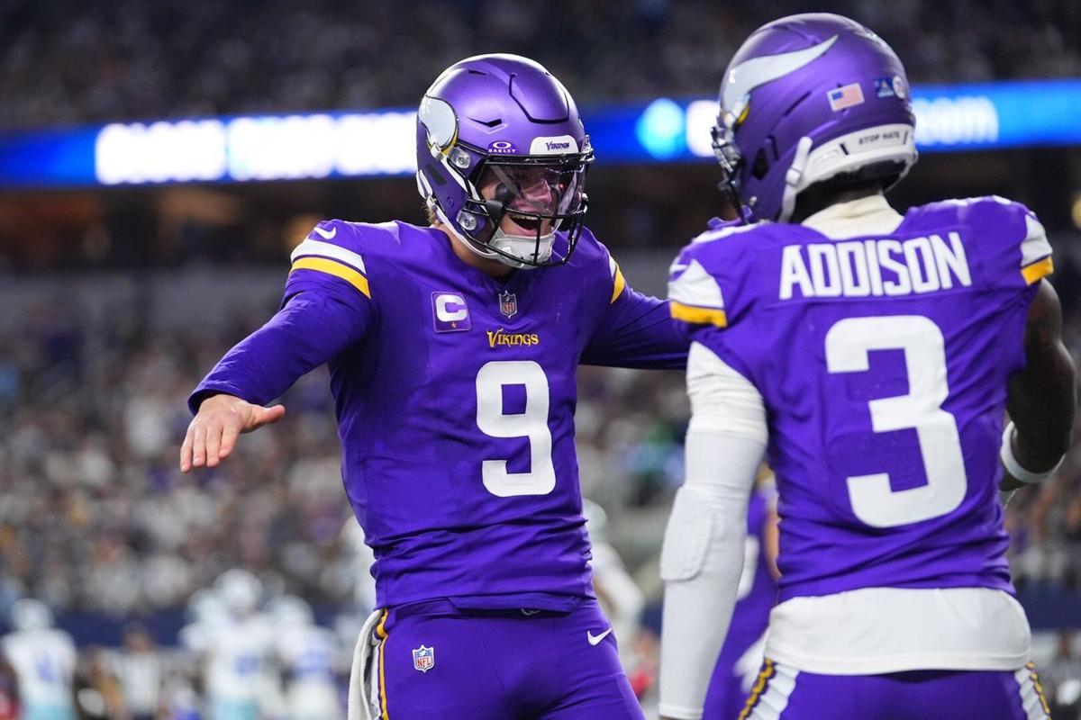 Vikings severely damage Cowboys' playoff hopes, beating Dallas 34-26
