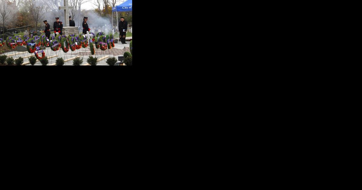 Large crowds turn out for Niagara Remembrance Day ceremonies - Vimarsana News