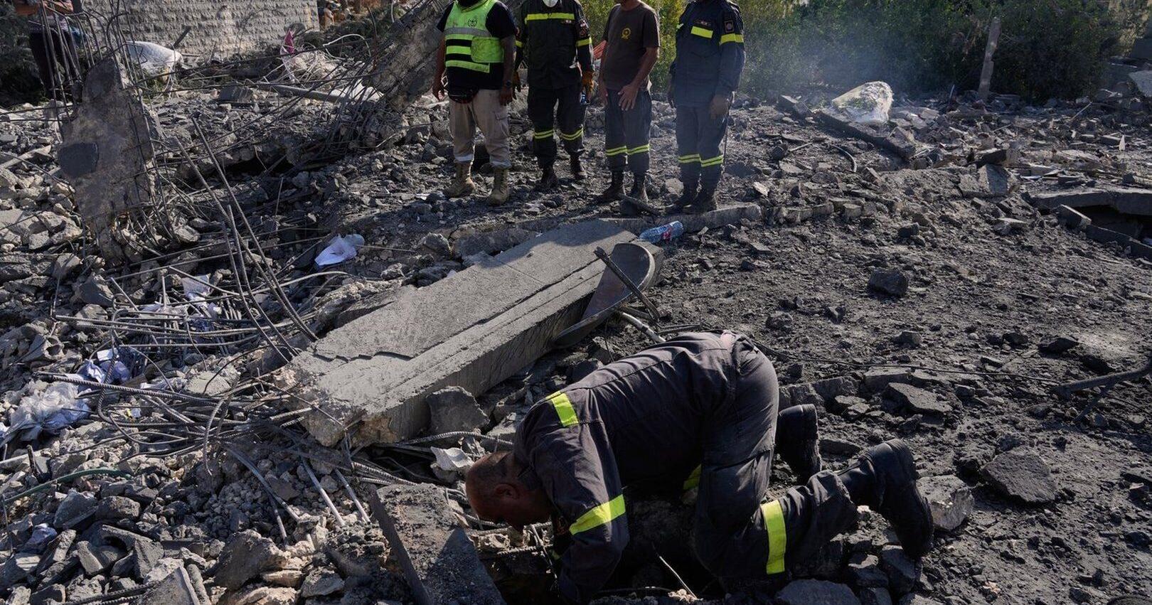 Israeli airstrikes on a village in southern Lebanon kill 9 people , wound 13