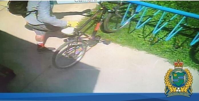 Suspect at large after armed robbery in St. Catharines