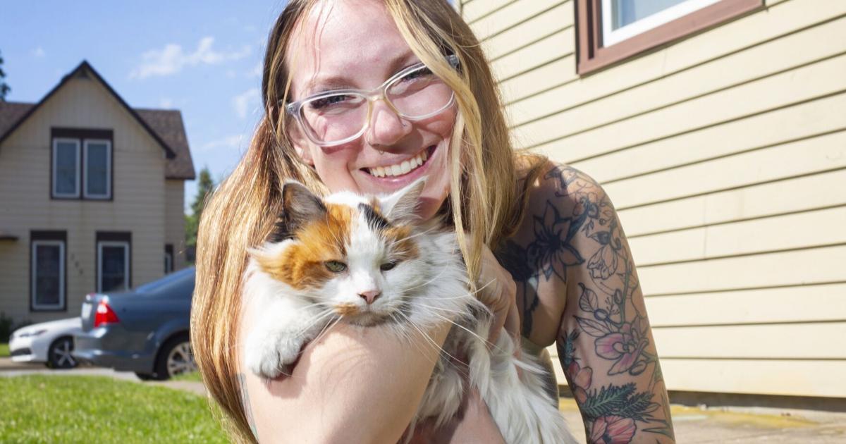 Together again after 12 years. Fort Erie woman reunited with her aging cat
