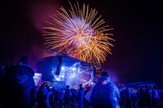 Things to Do on 2024 New Year's Eve in Niagara Falls - Fireworks, Family  Activities & Parties