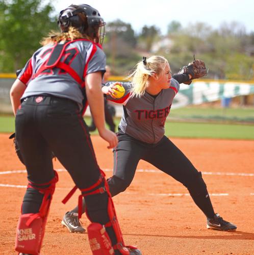 Region 9 softball: Wind causes havoc in region-opening contests | Cedar ...