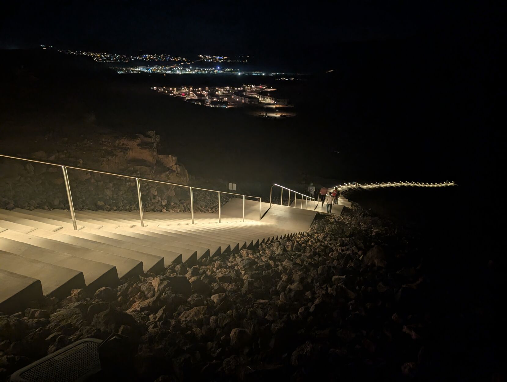 希少！COMME desGARCONS night of the stairs Discover the Desert: Conquer St. George's hottest new challenge