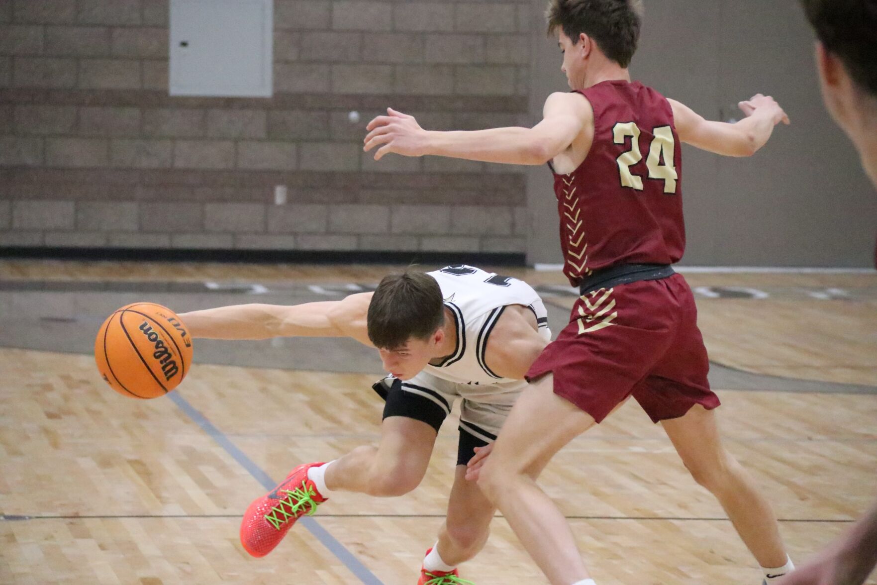 Region 9 boys basketball: Snow Canyon edges Crimson at buzzer; Desert ...