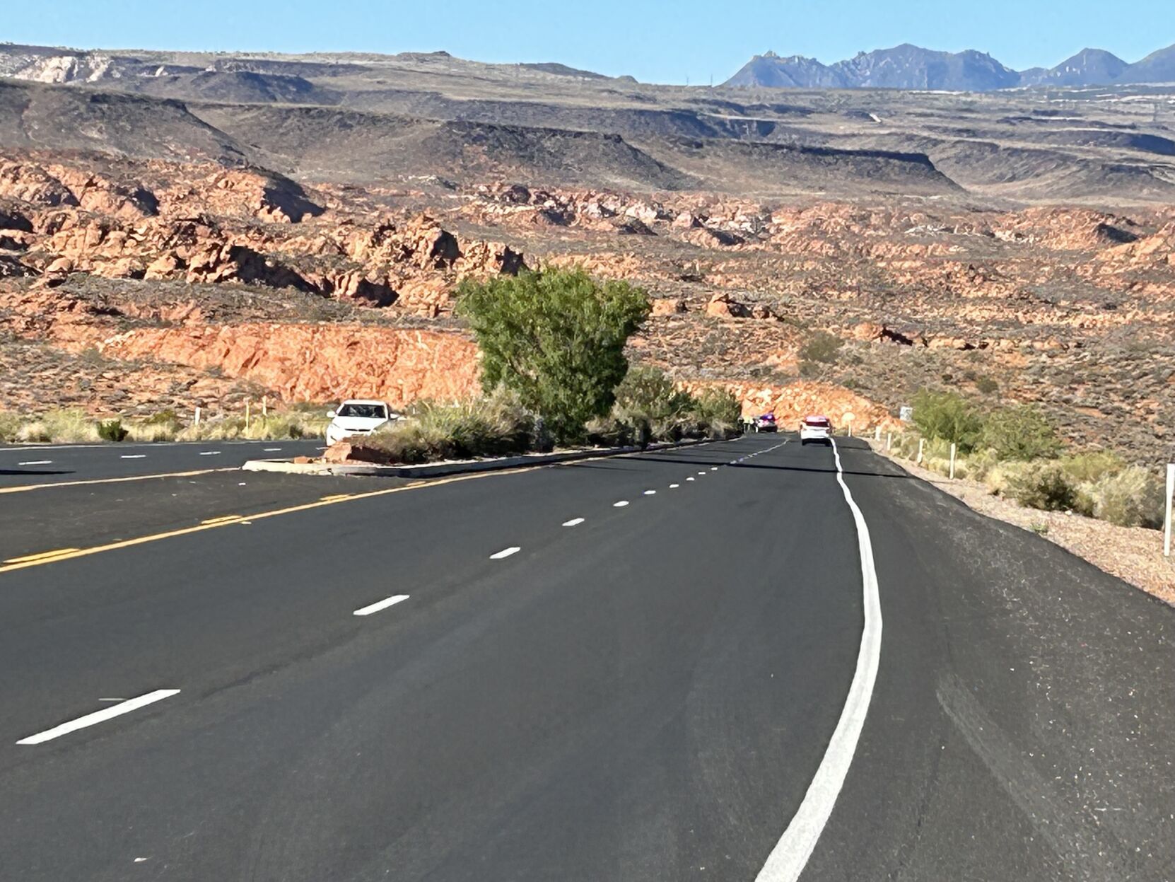 Red Hills Parkway crash injures motorcyclist in St. George, temporarily ...