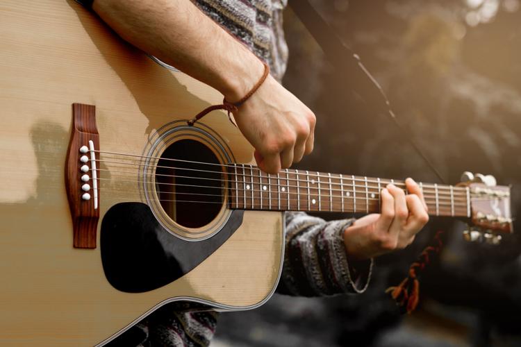 ‘Creating an atmosphere’ Red Cliffs Mall showcases local musicians