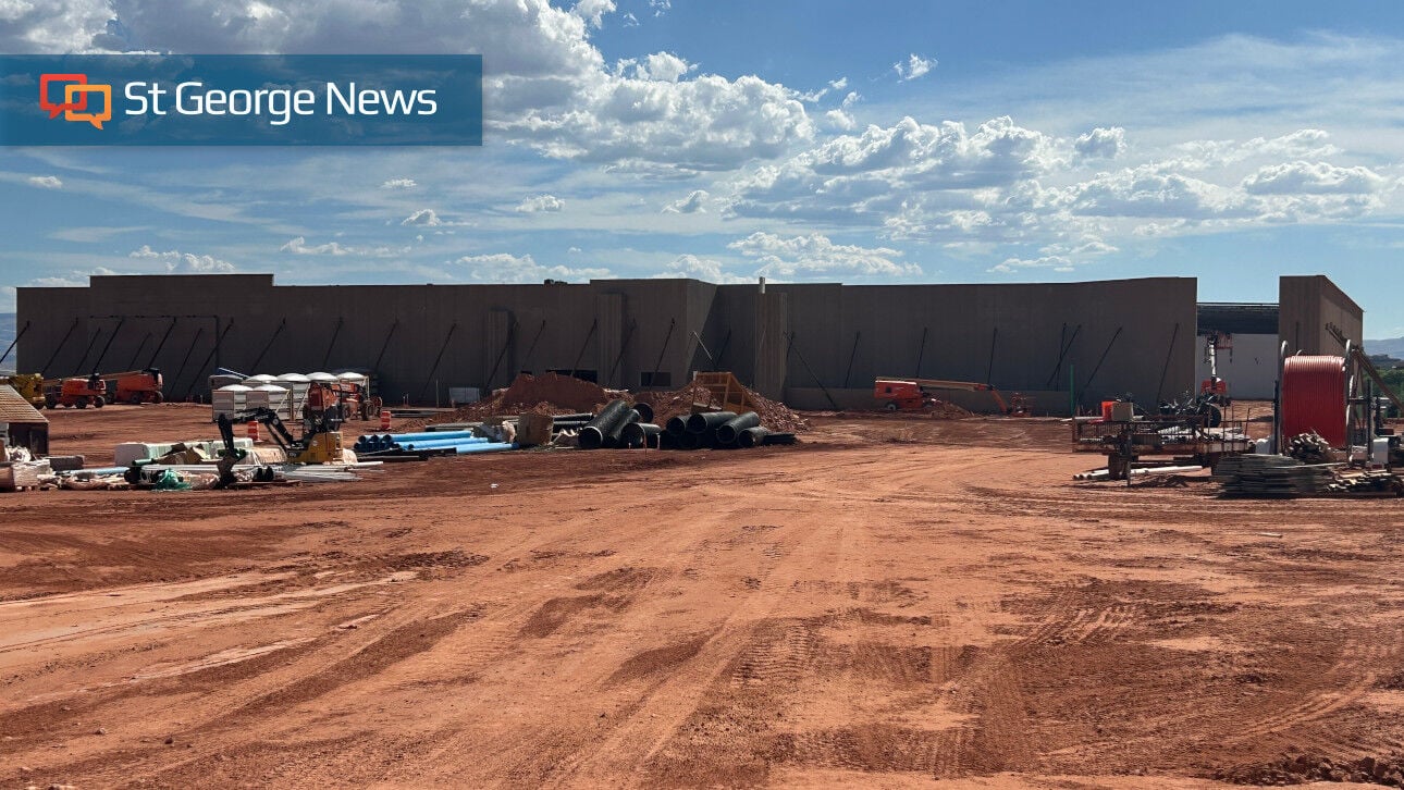 Worker falls off roof of WinCo construction site in Washington City, fire author...