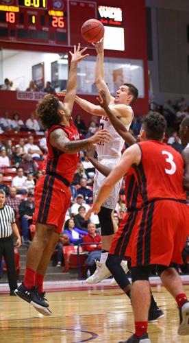 Simister captures shooting record as Blazers roll to 11th straight win ...