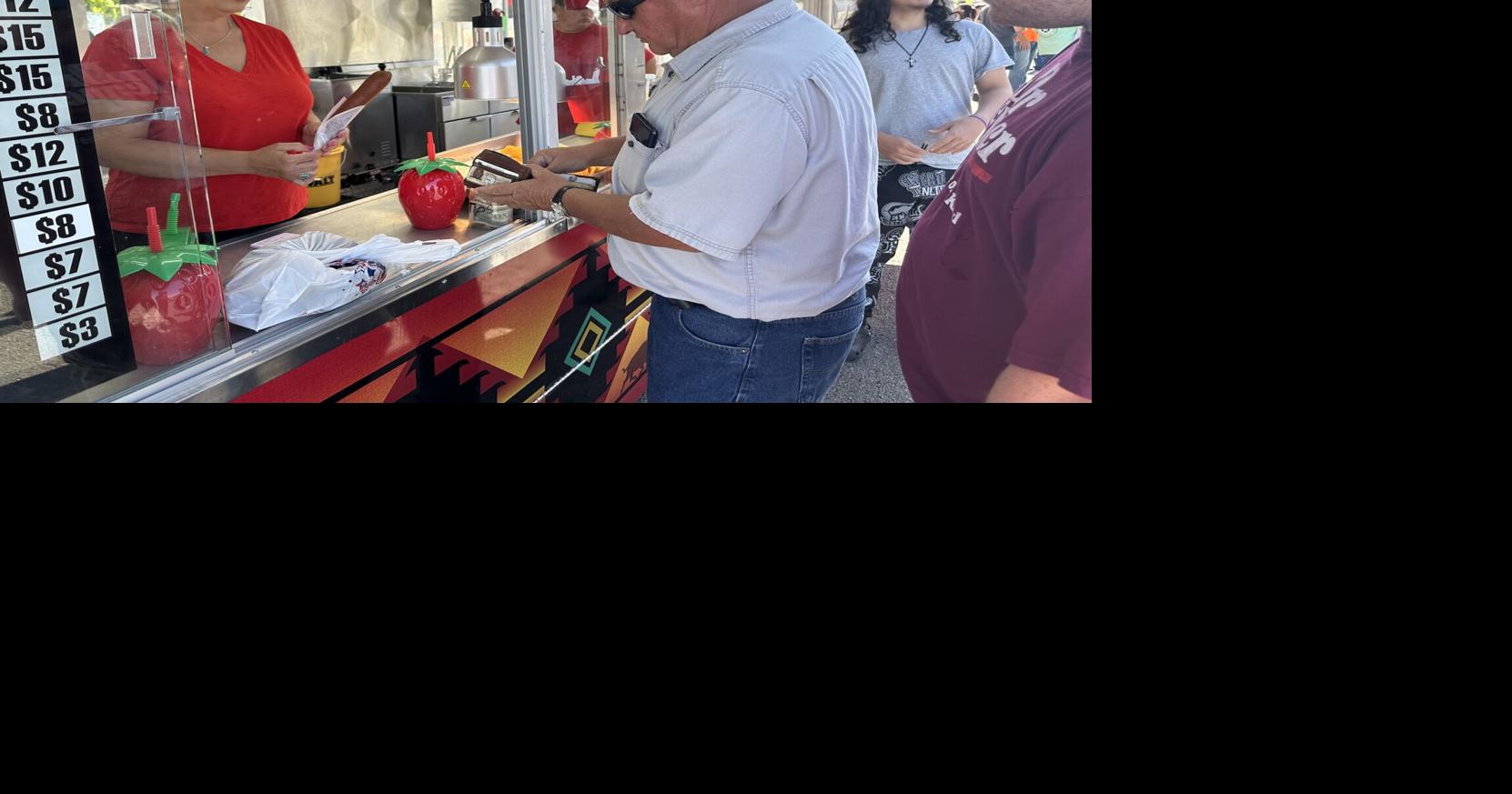 Vendors, parade bring folks to festival