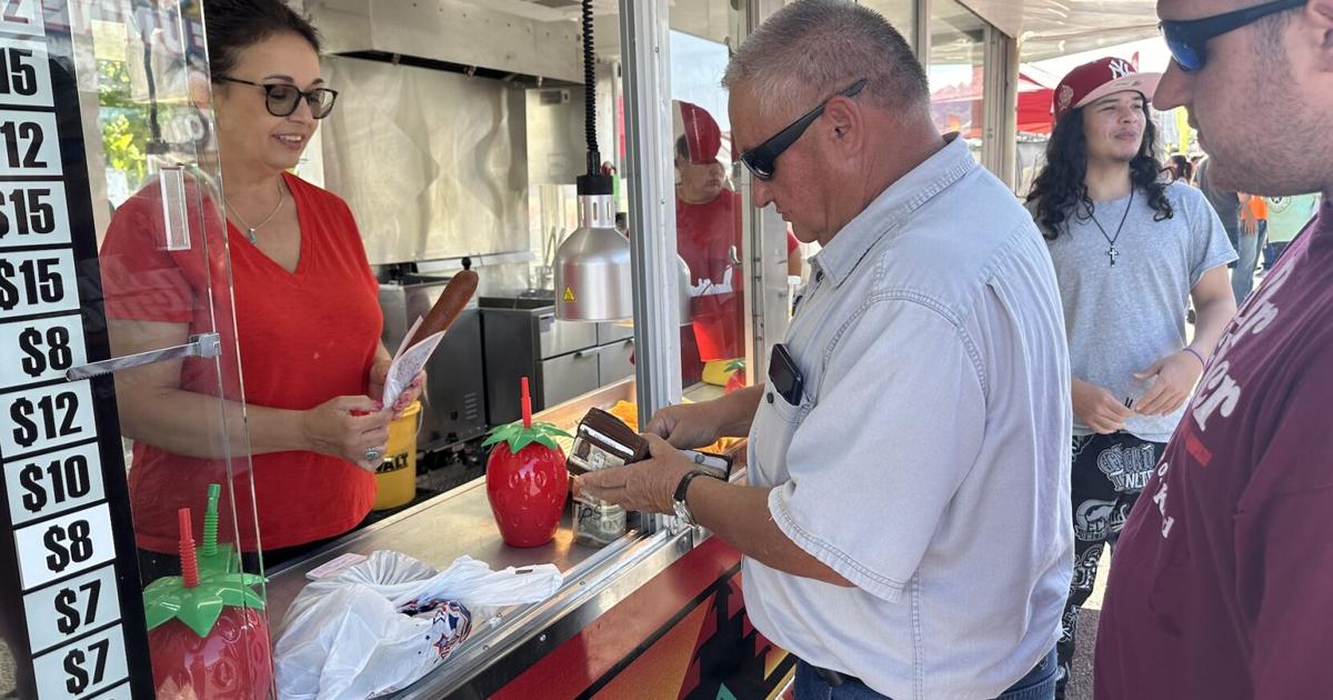 Vendors, parade bring folks to festival