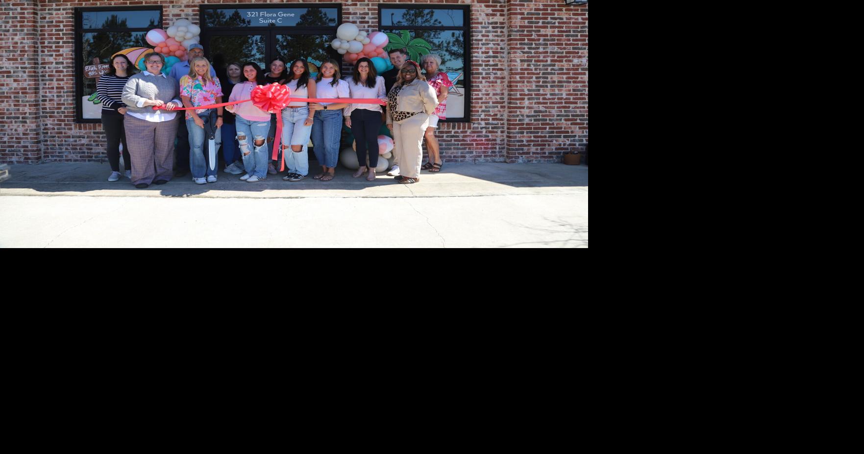 Beach Bums Tanning Cuts Ribbon, Opens for Business