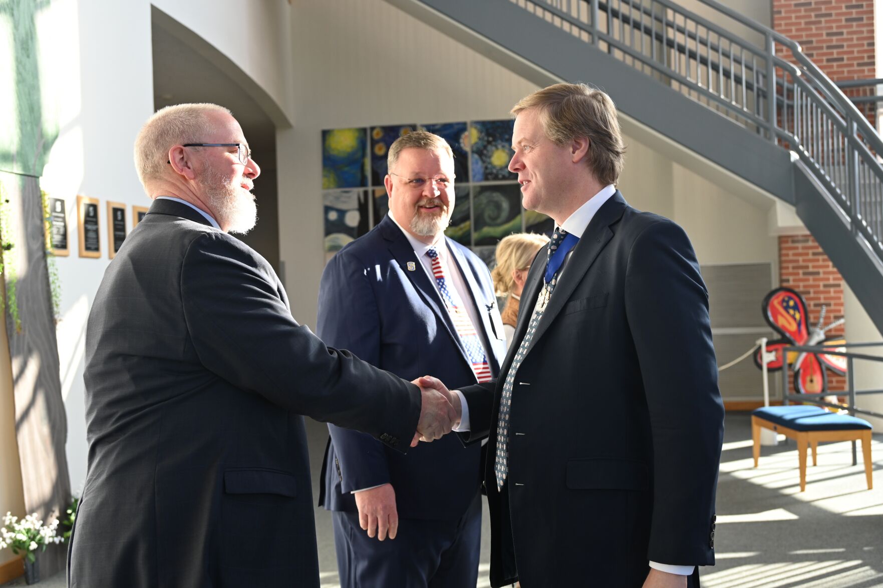 Sandys greeting Gordon and Howell | | stwnewspress.com