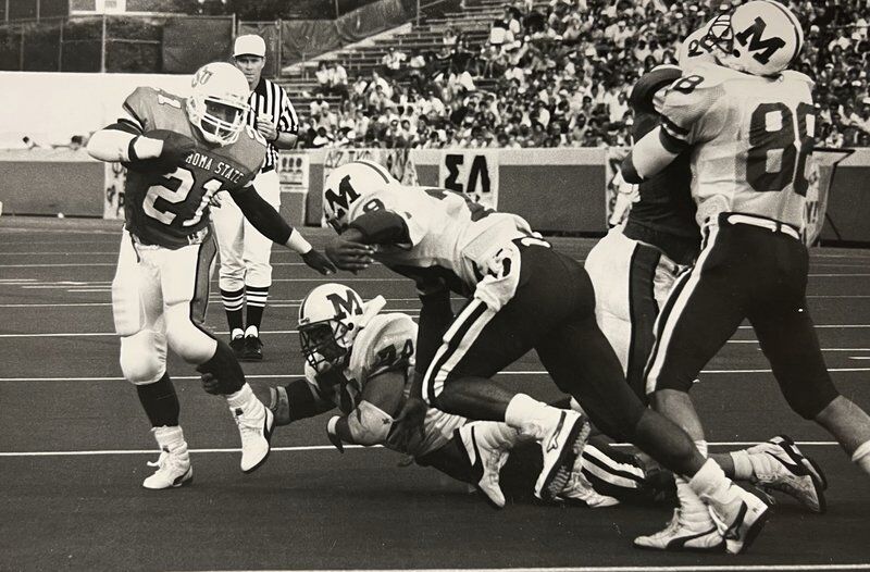 Detroit Lions Unveil Statue To Honor 1988 Heisman Winner Barry Sanders -  Heisman