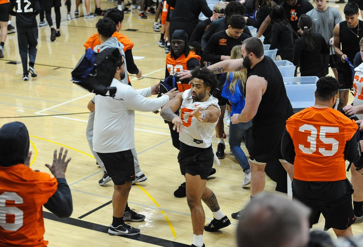 Event_Warren tossing bags.jpg