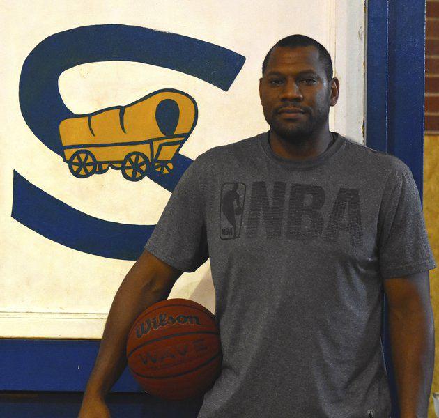 Fortuitous Homecoming Former Cowboy Great Joey Graham Joins