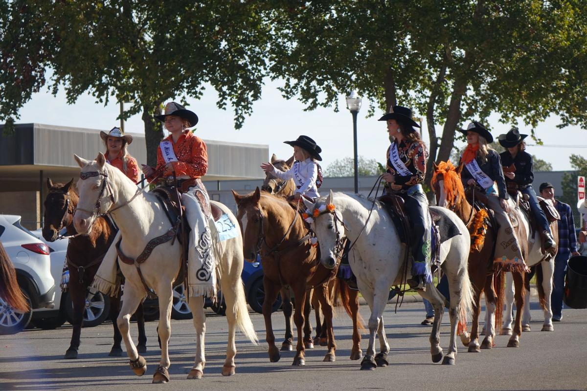 )Rodeo Queens.JPG