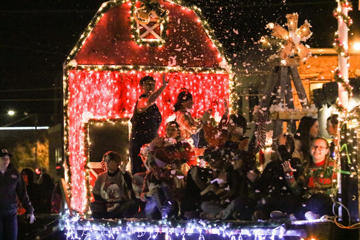 Parade37.jpg