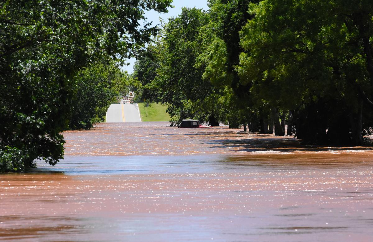Jeep underwater.jpg