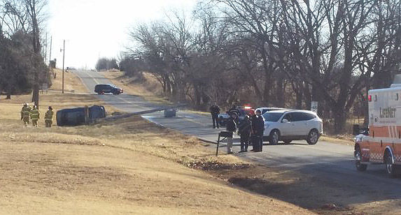 Vehicle collides with utility pole, 37 people temporarily without power ...