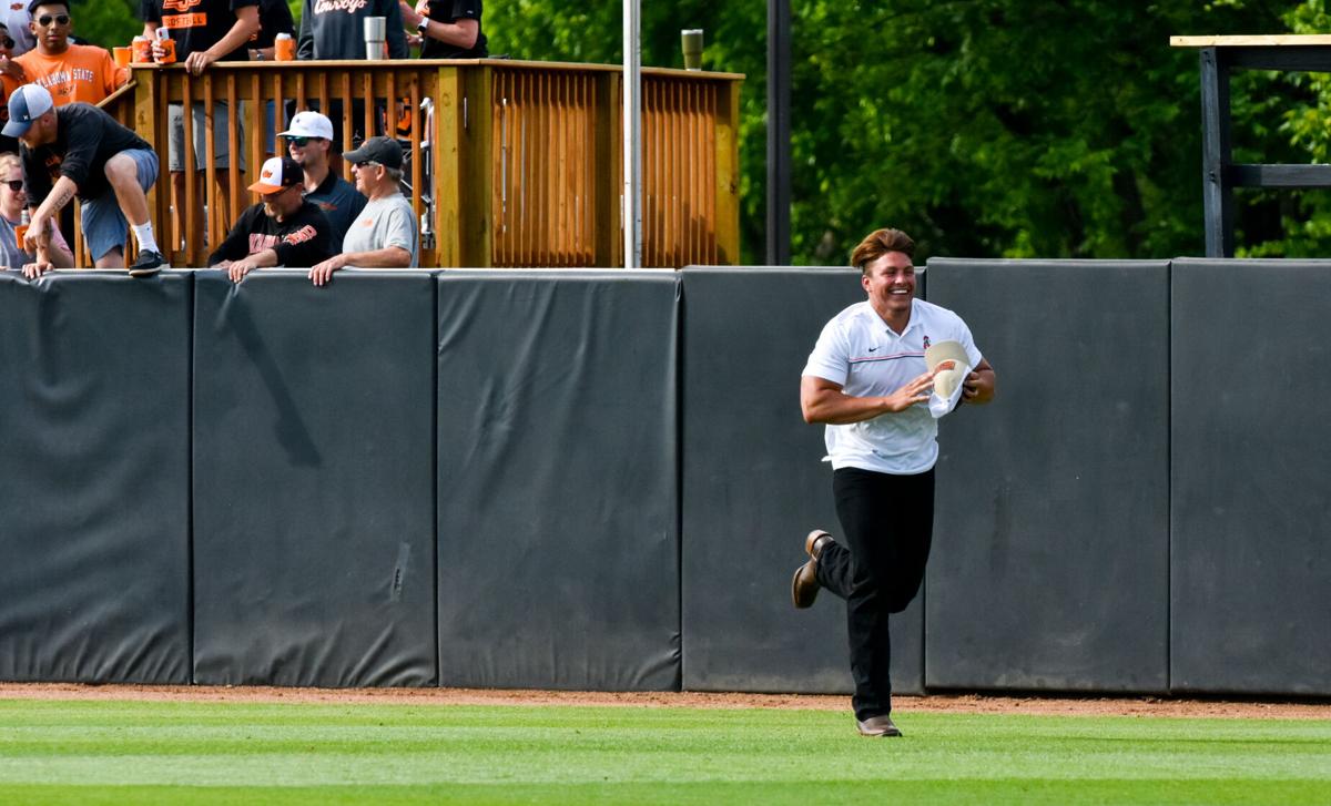 Rodriguez runs field.jpg