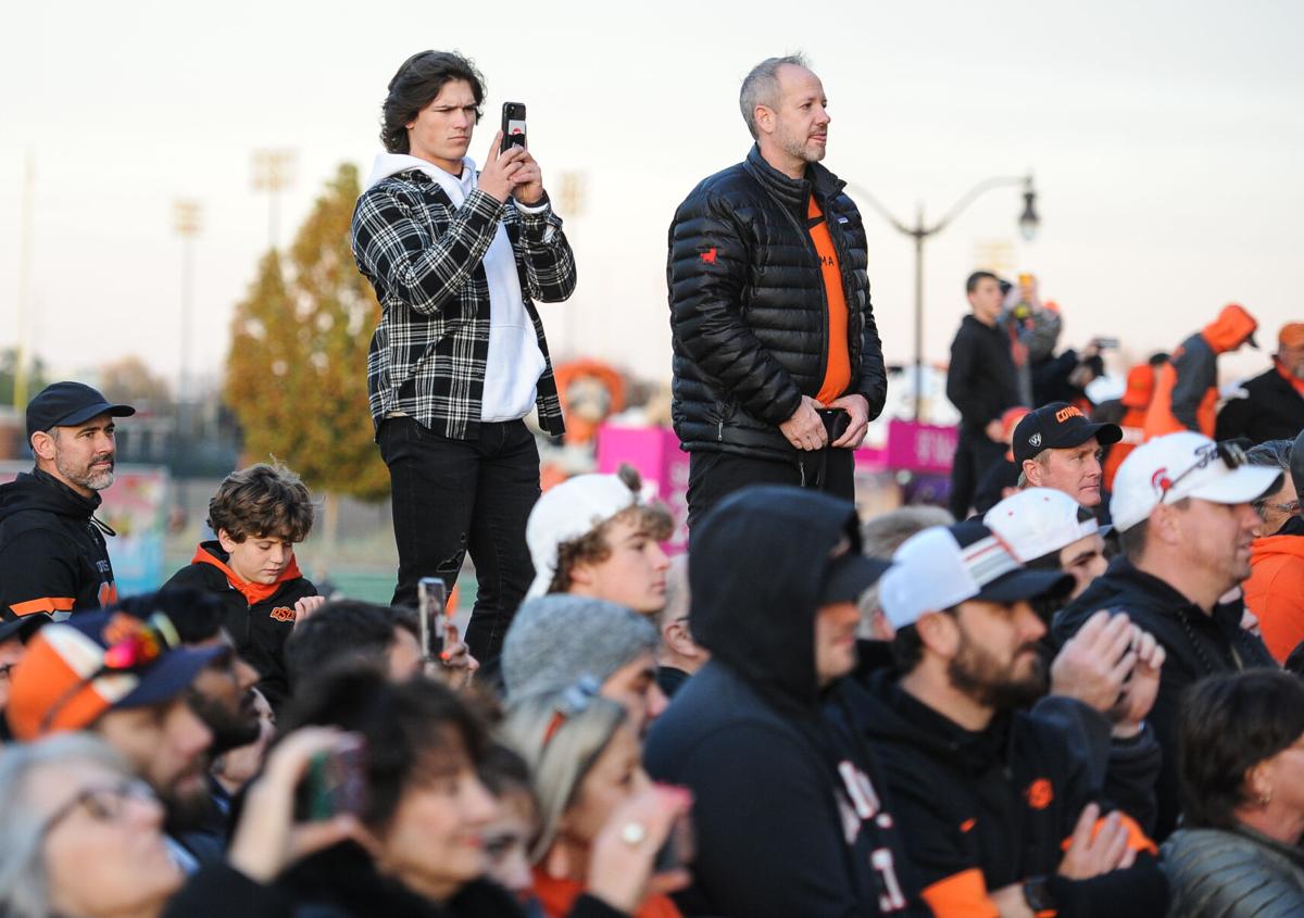 Fans filming Barry.jpg