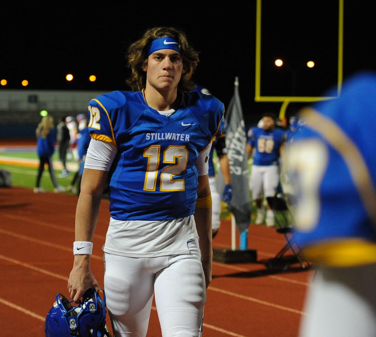 Gundy heads to locker.jpg
