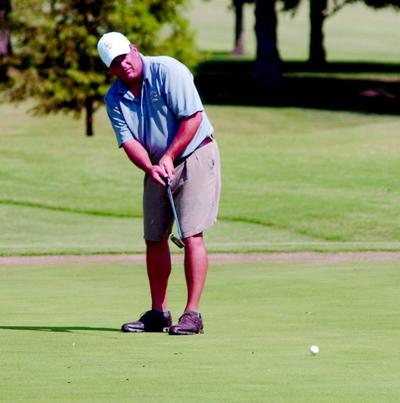 stillwater lakeside cup stwnewspress stafford his 16th putt watches member sunday country during club don green